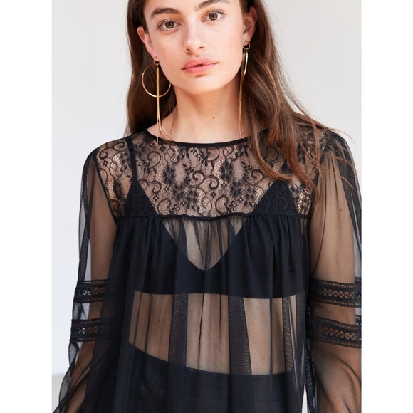 UO Lace Crop Top - Picture 3 of 3